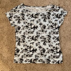 Brooks Brothers Short Sleeve Floral Soft Knit Women’s Top or Tee Shirt Small